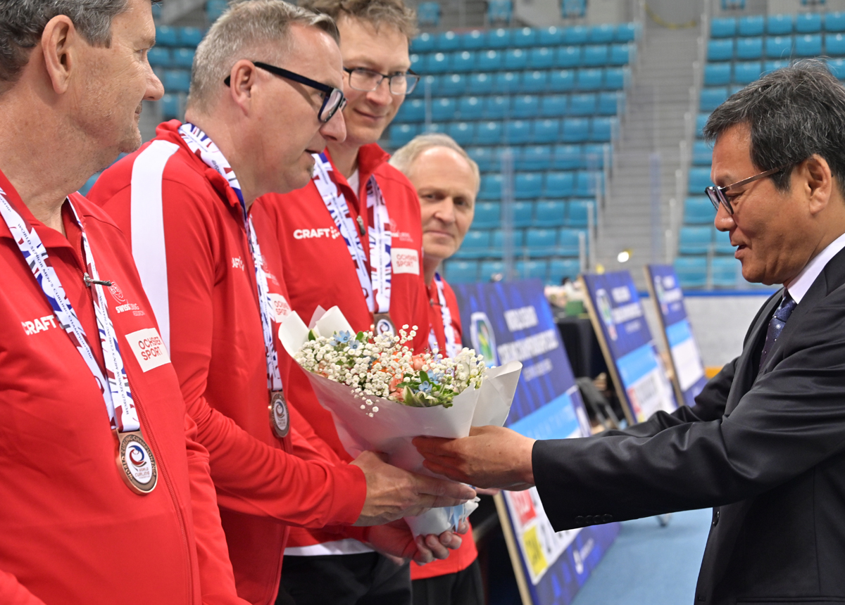 세계 시니어 컬링대회 시상식 이미지