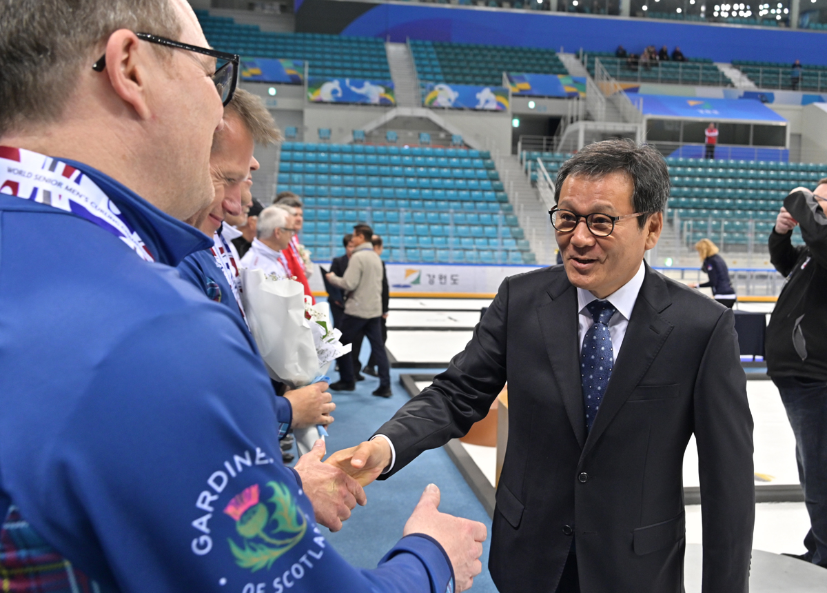 세계 시니어 컬링대회 시상식 이미지