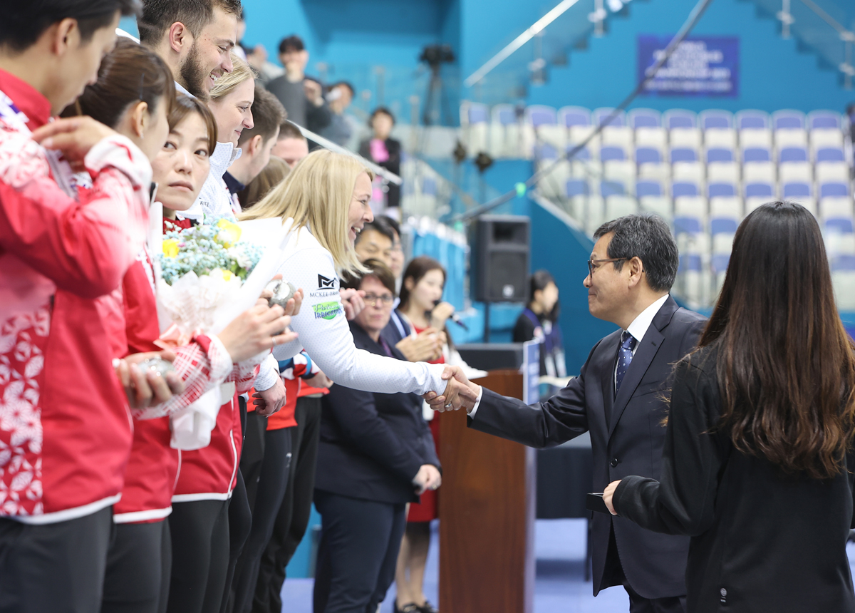 세계 믹스더블 컬링대회 시상식 이미지