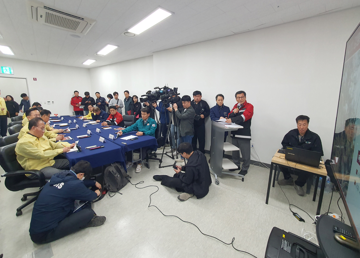 윤재옥 국민의 힘 원내대표 강릉 산불피해 현장방문 이미지