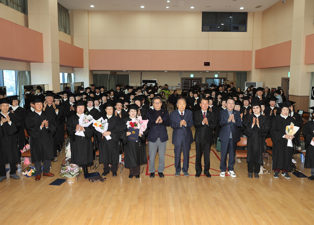제40회 강릉노인대학 졸업식 이미지