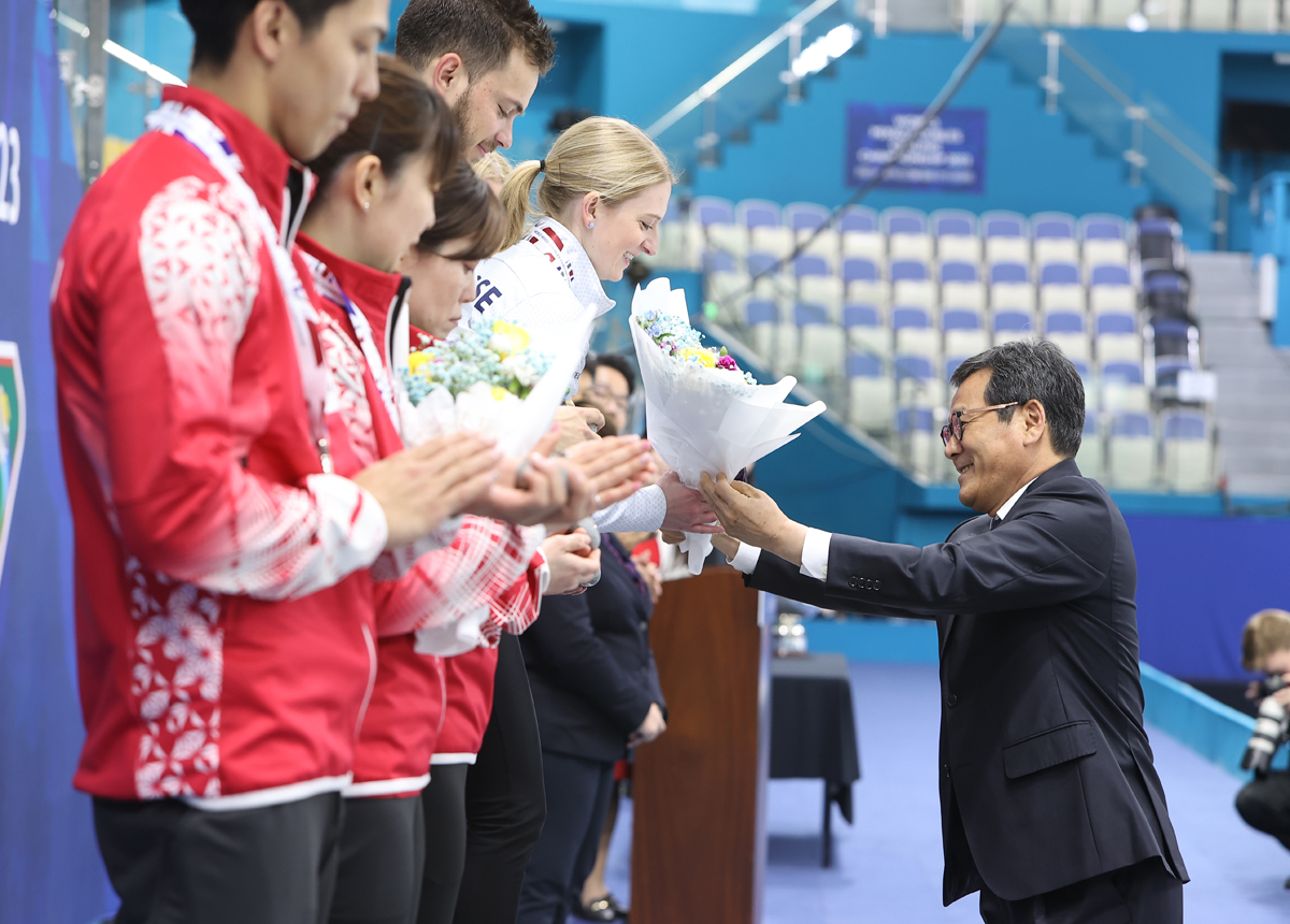 세계 믹스더블 컬링대회 시상식 이미지