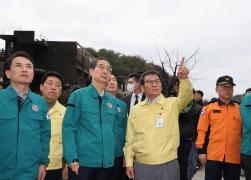 한덕수 국무총리 강릉 산불피해 복구지역 현장방문 썸네일 7