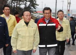 윤재옥 국민의 힘 원내대표 강릉 산불피해 현장방문 썸네일 9