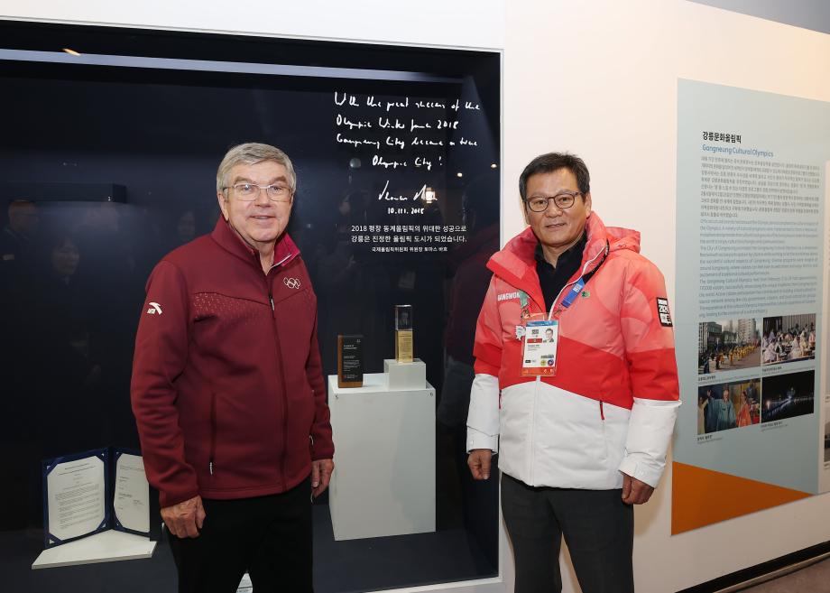 国际奥委会主席托马斯·巴赫作为江陵市荣誉市民访问 江陵奥林匹克博物馆