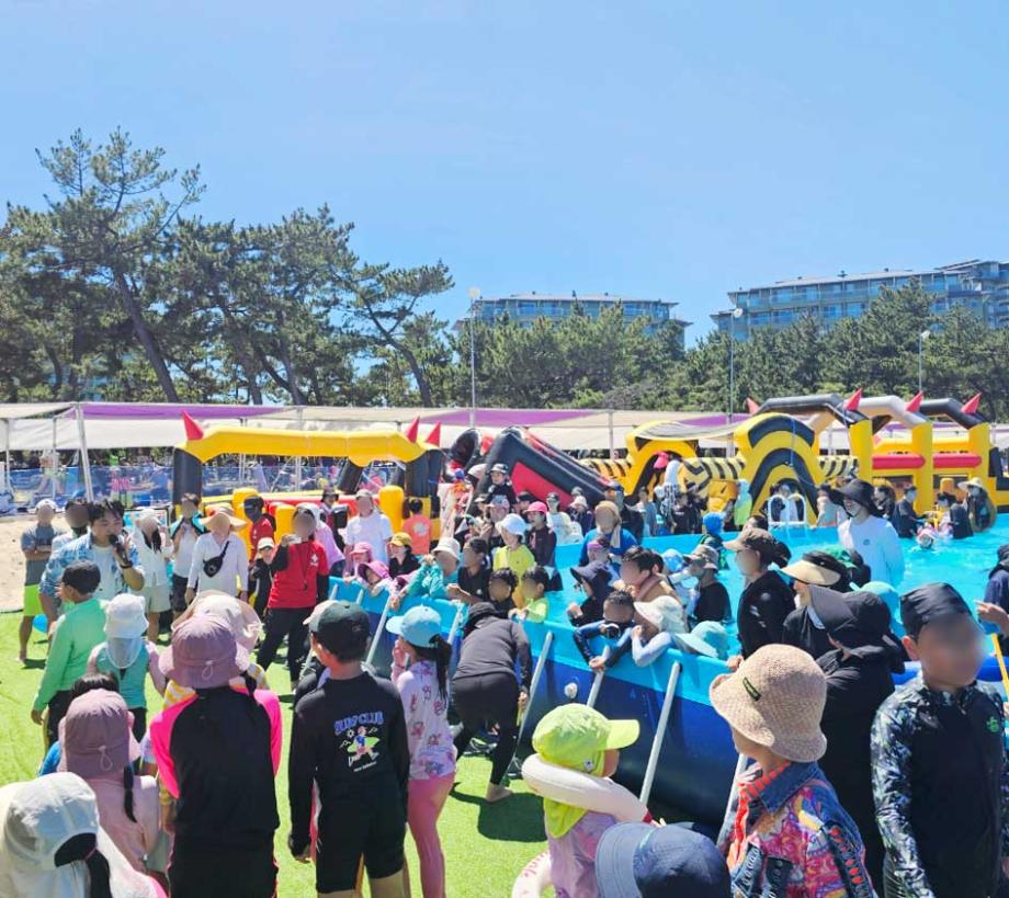 Bể bơi trên Bãi biển Gyeongpo, đầy ắp sự kiện đặc sắc dành cho cả gia đình